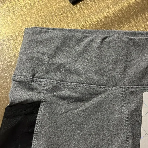 NWT Gray Sports Bra & Biker Shorts Set - Picture 5 of 6